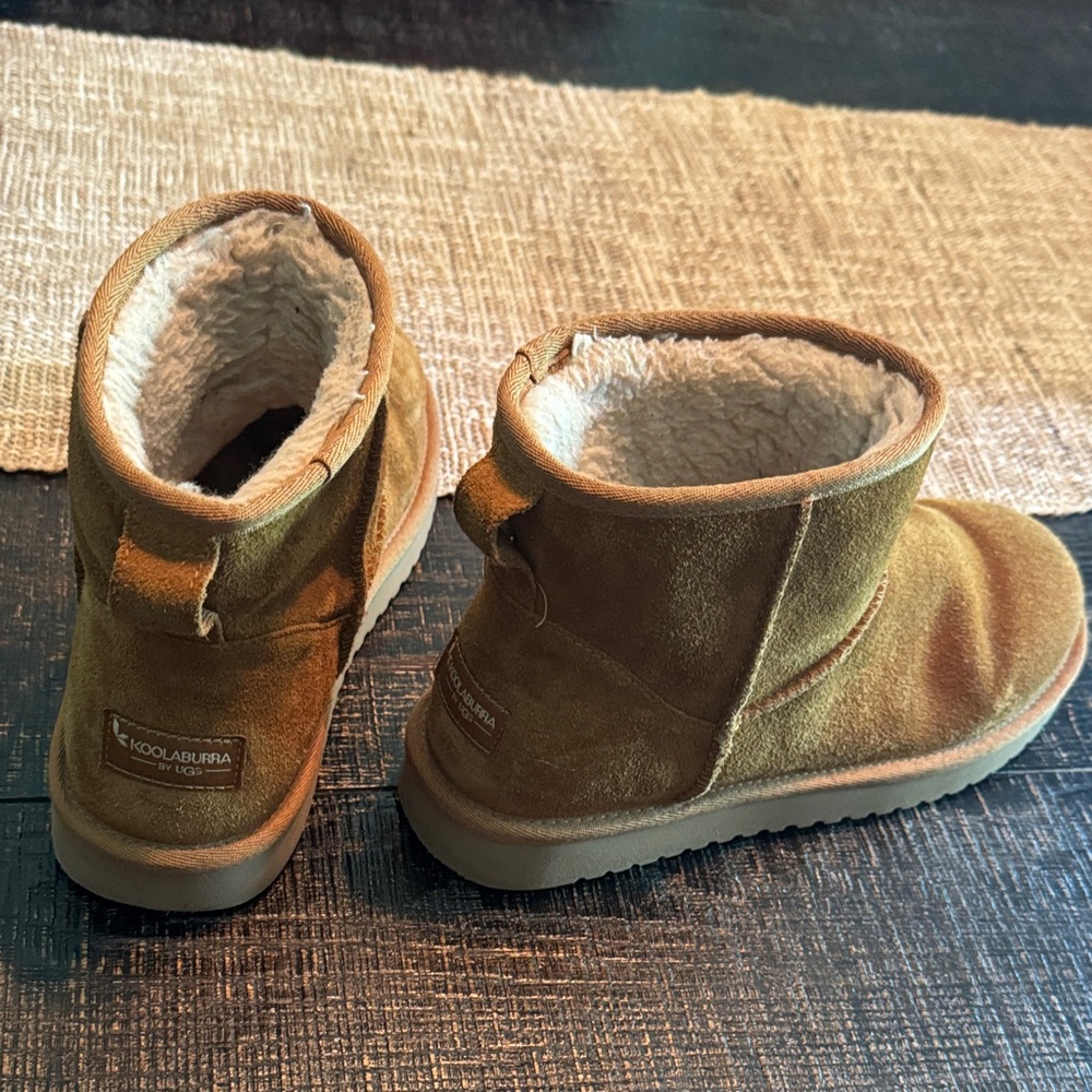 Koolaburra  Brown Cozy Boots